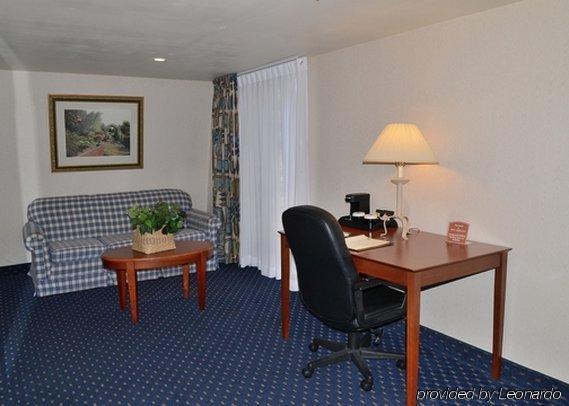 Clarion Hotel & Conference Center Northampton Esterno foto